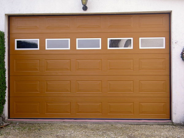garage door Sevilla style
